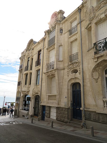 Immeubles, 4-4 bis Place Maréchal-Foch des Sables-d'Olonne 