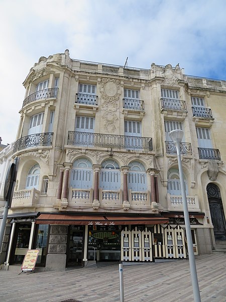 Immeubles, 4-4 bis Place Maréchal-Foch des Sables-d'Olonne 