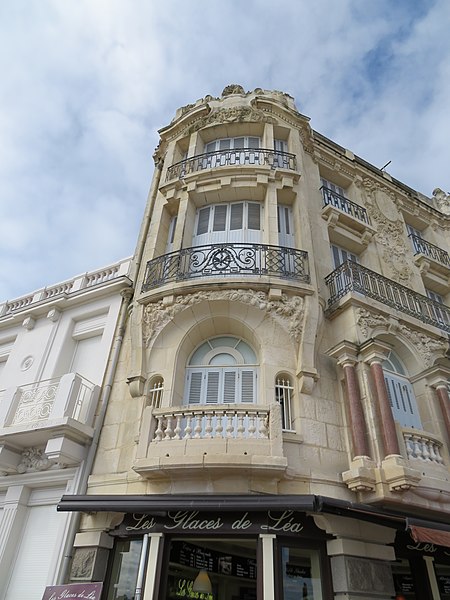 Immeubles, 4-4 bis Place Maréchal-Foch des Sables-d'Olonne 