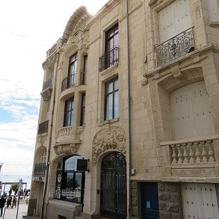 Photo de Immeubles, 4-4 bis Place Maréchal-Foch des Sables-dOlonne