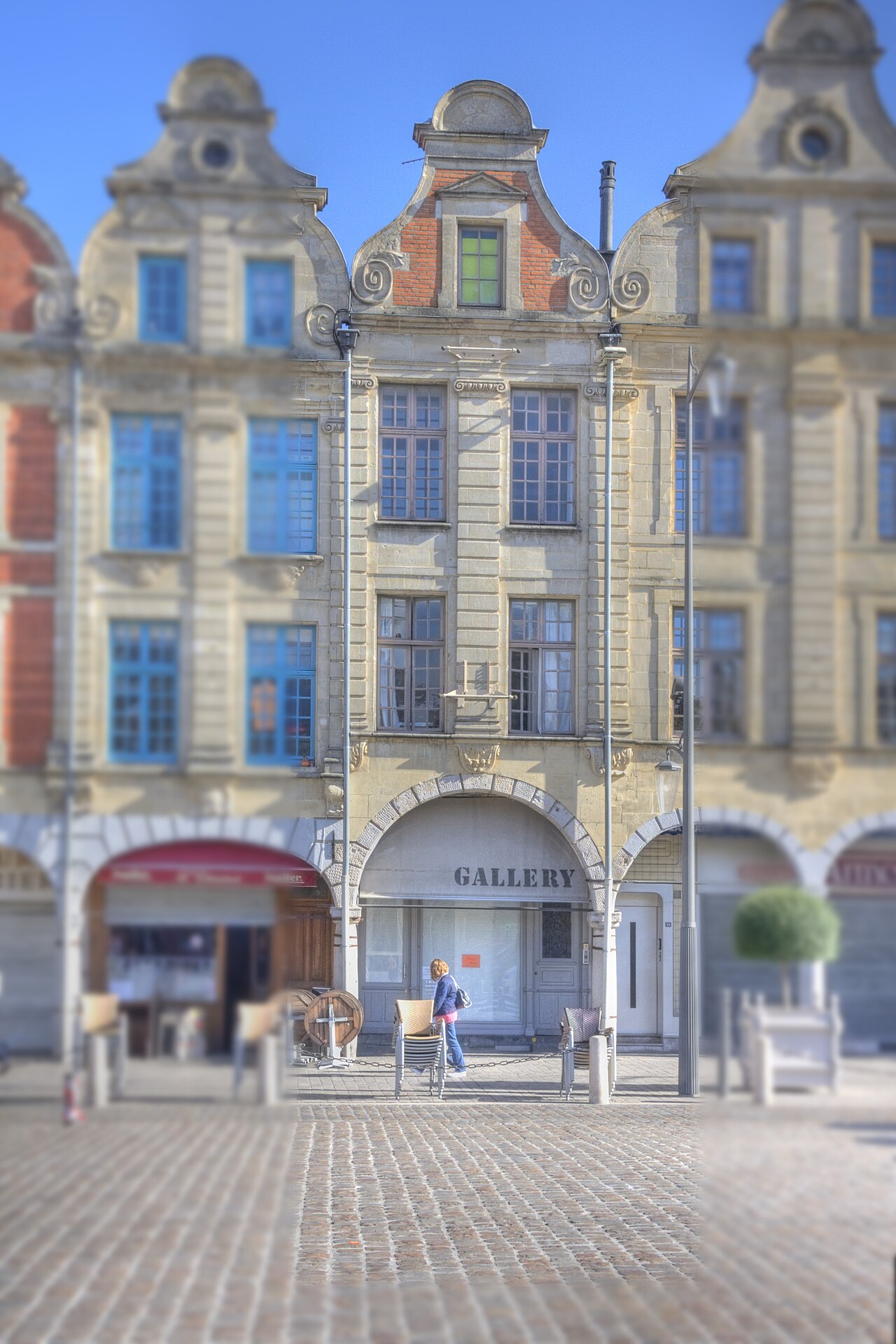 Immeubles, Place des Héros N°2 à 76 à Arras