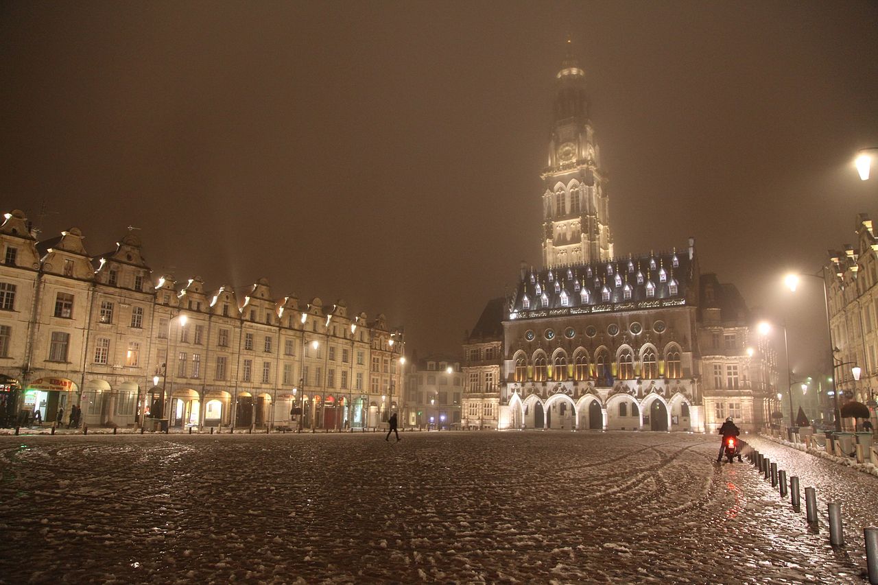 Immeubles, Place des Héros N°2 à 76 à Arras