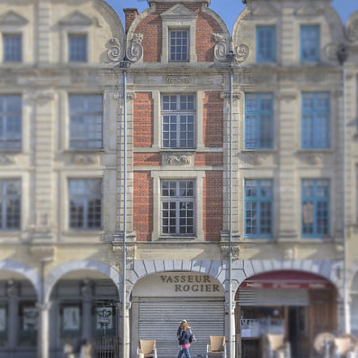 Photo de Immeubles, Place des Héros N2 à 76 à Arras