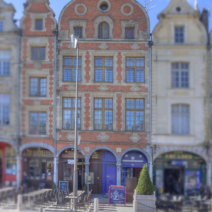 Photo de Immeubles, Place des Héros N2 à 76 à Arras