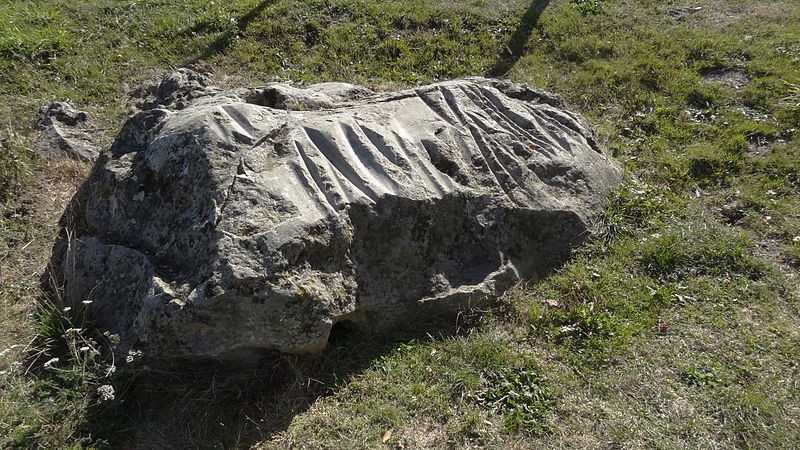 Photo de La Pierre Cochée de Droué