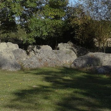 La Pierre Cochée de Droué