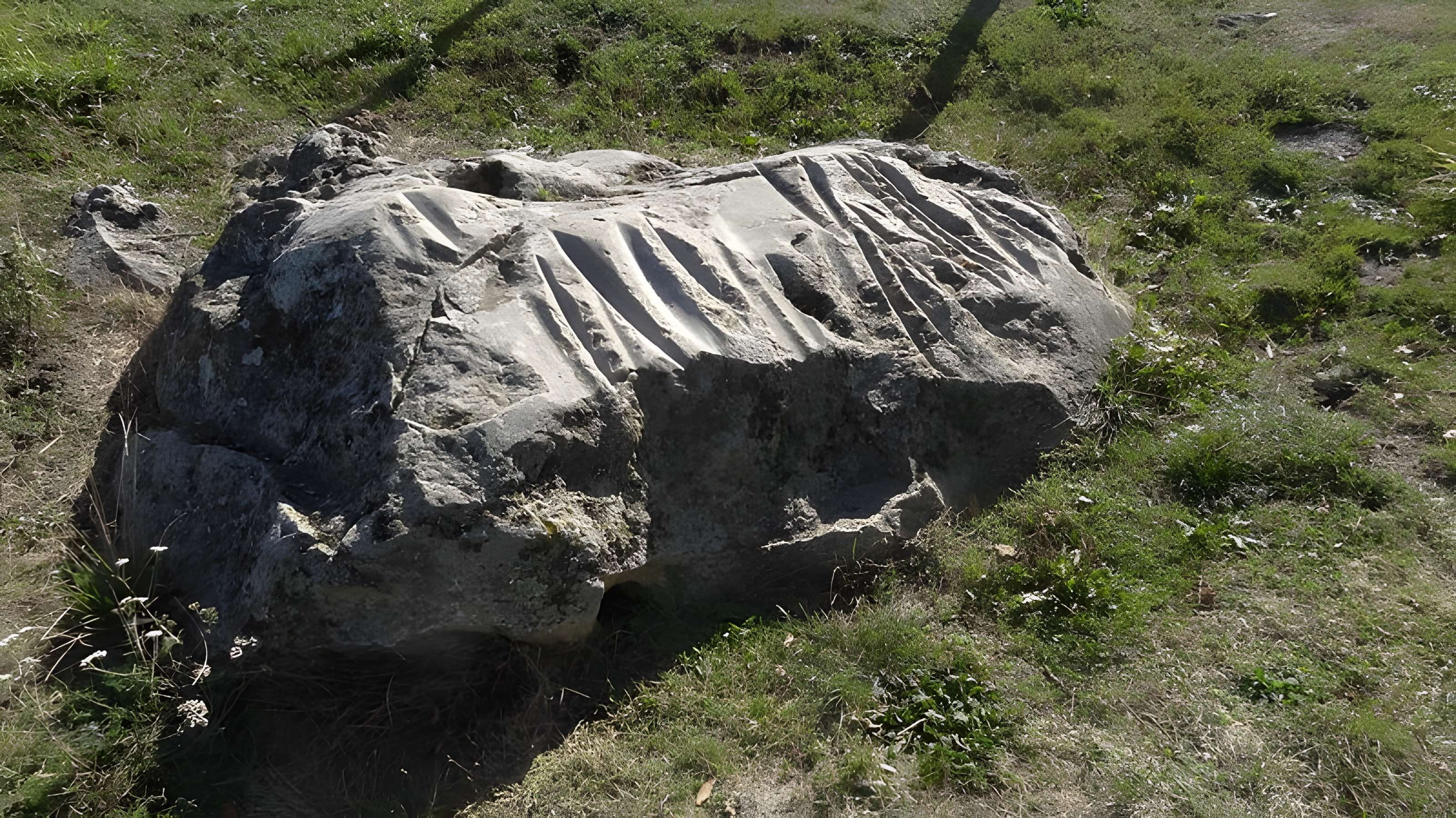 La Pierre Cochée de Droué 