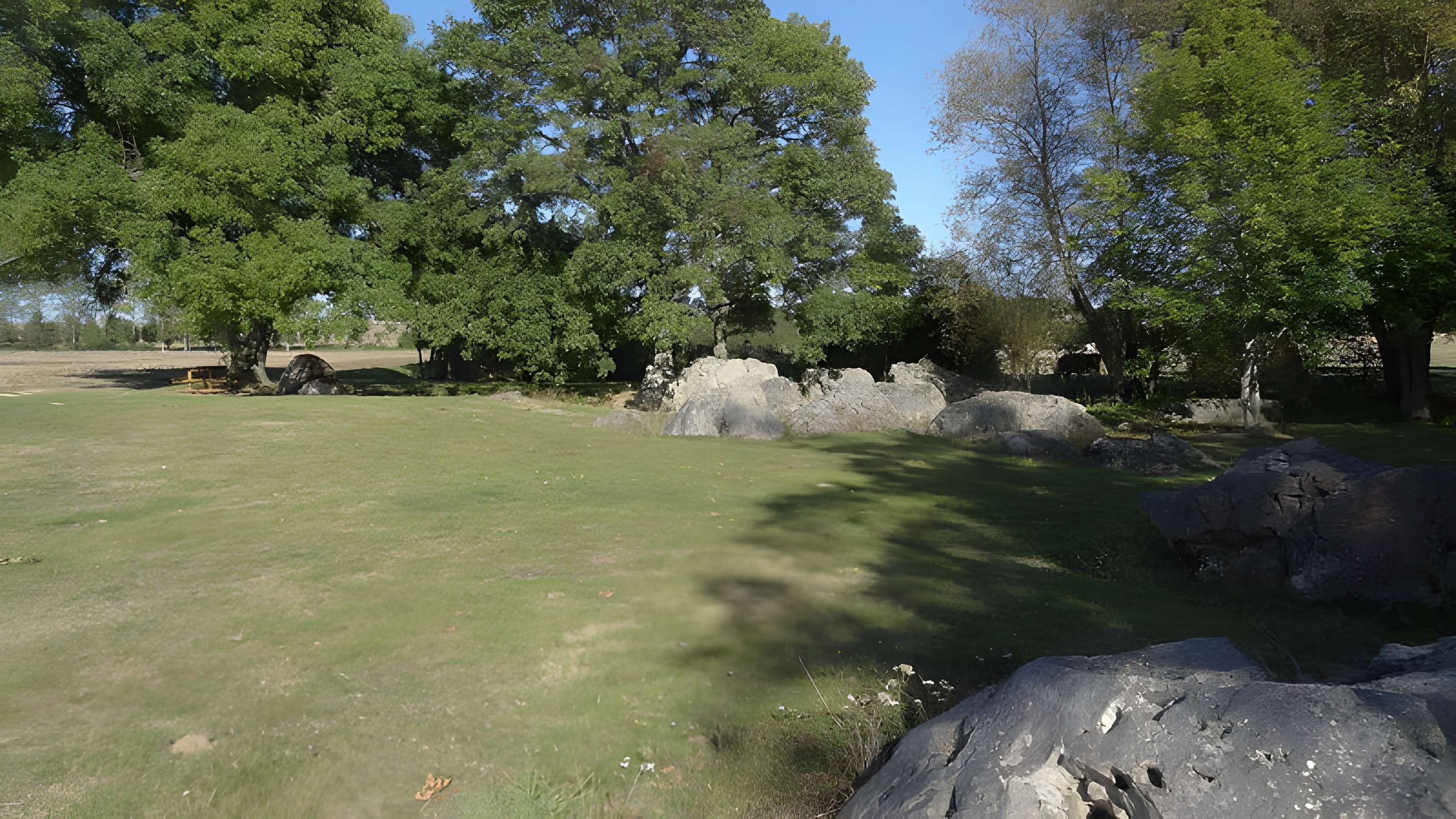 La Pierre Cochée de Droué