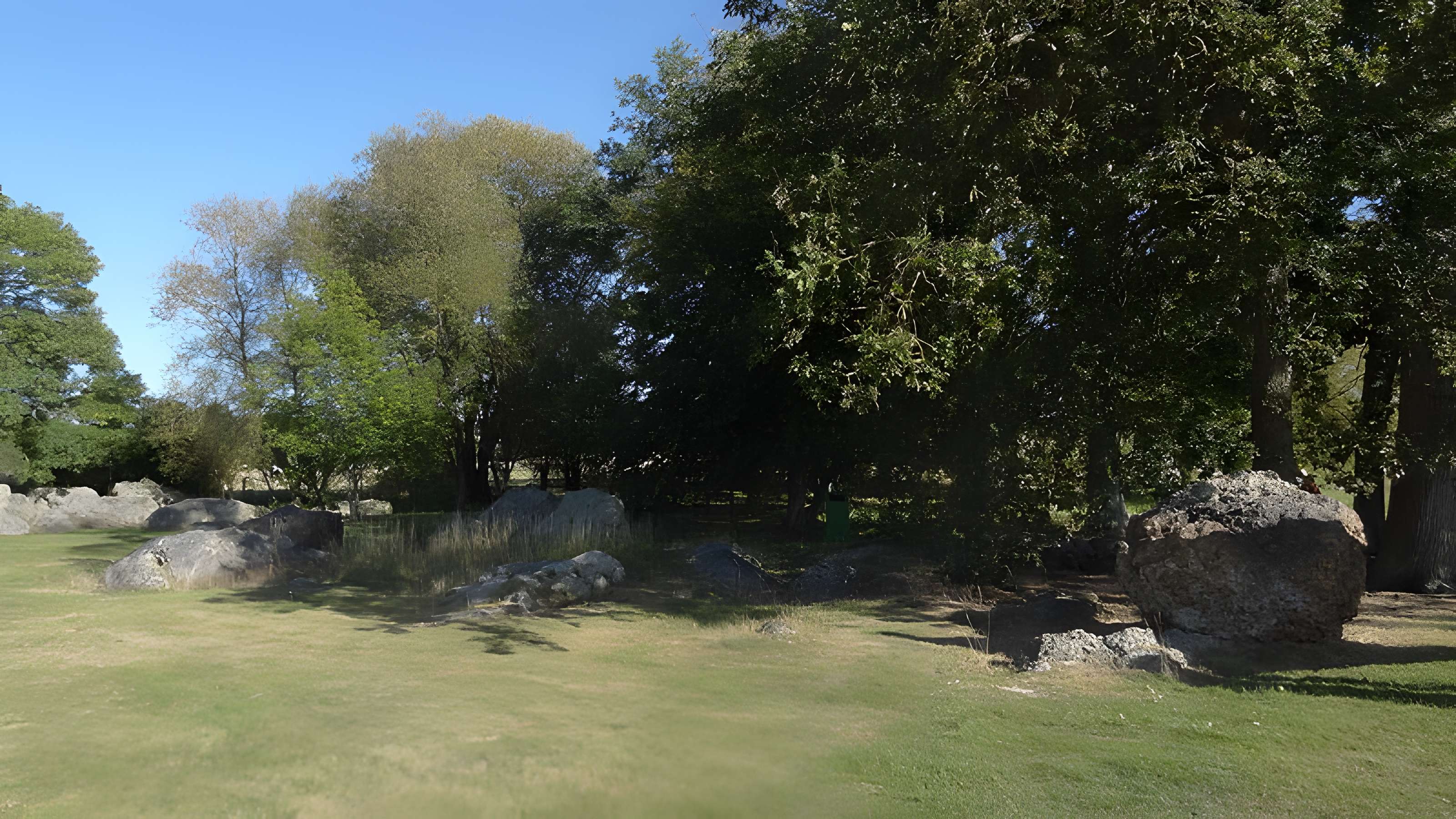 La Pierre Cochée de Droué