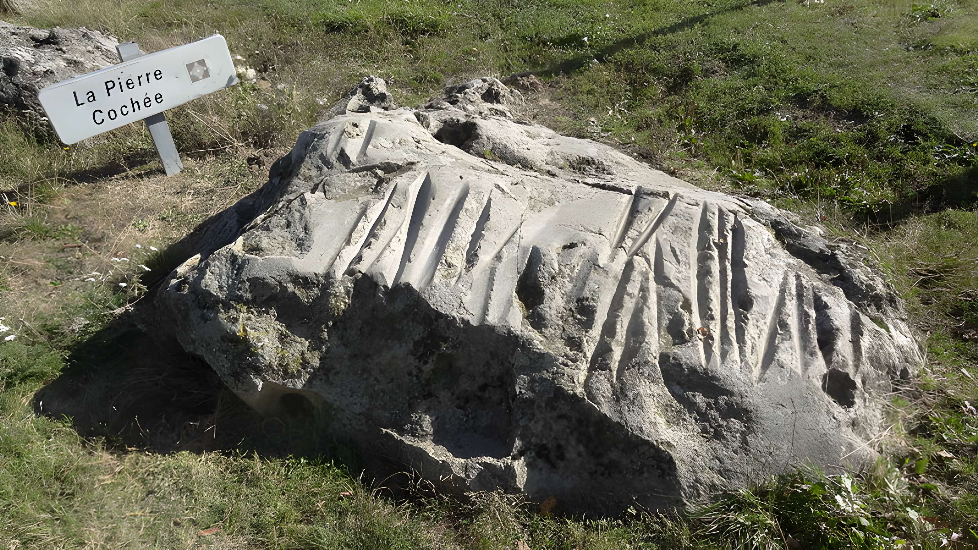 La Pierre Cochée de Droué