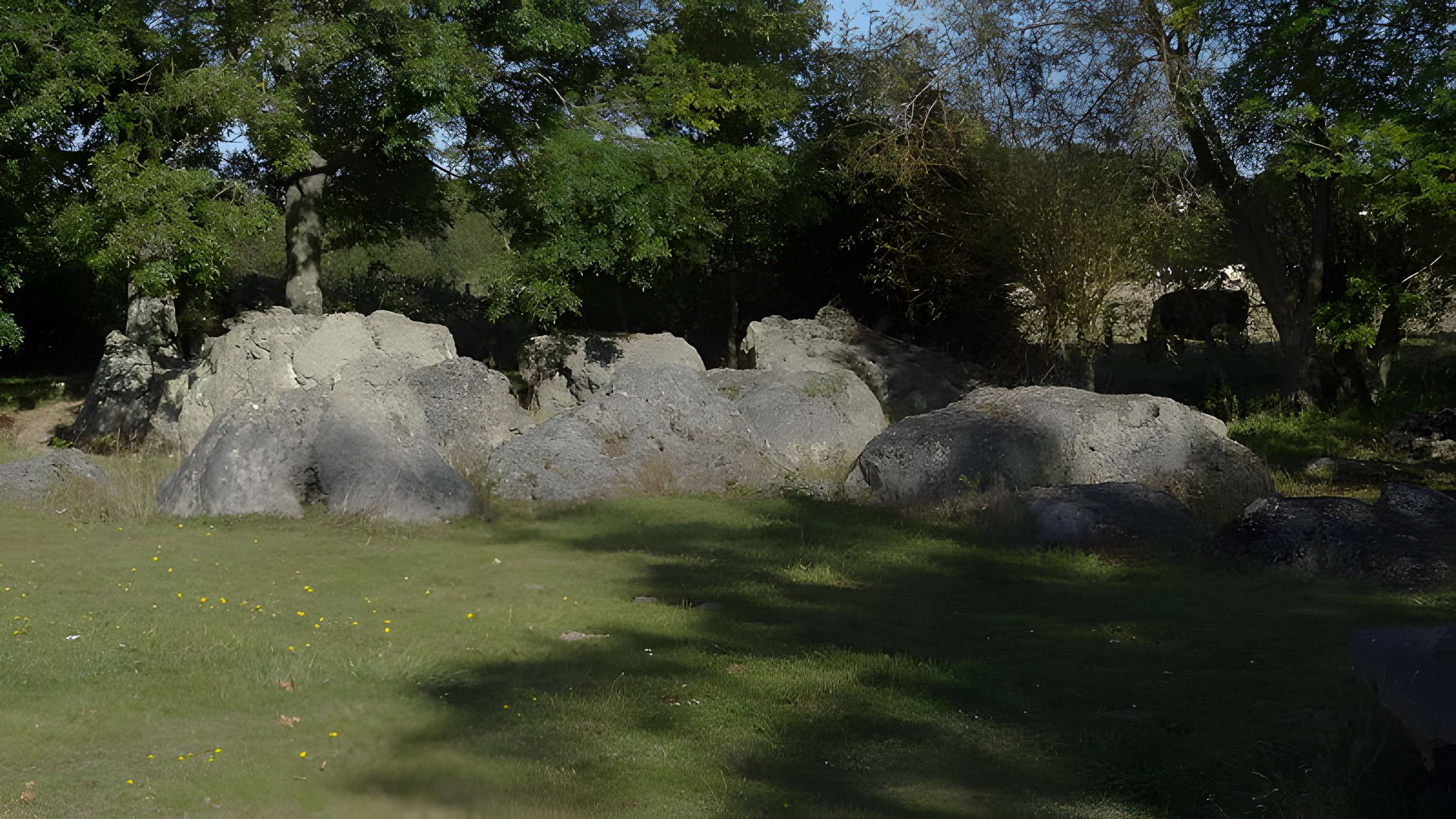 La Pierre Cochée de Droué