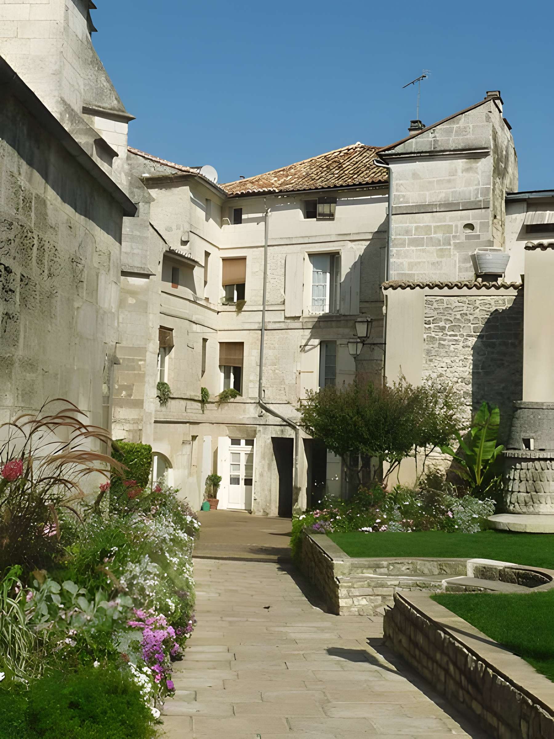 Lanterne des morts d'Angoulême