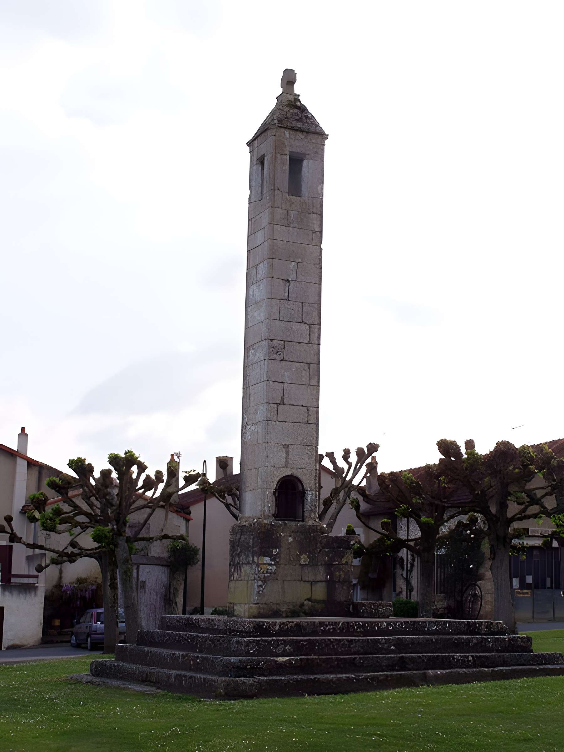 Lanterne des morts d'Antigny 