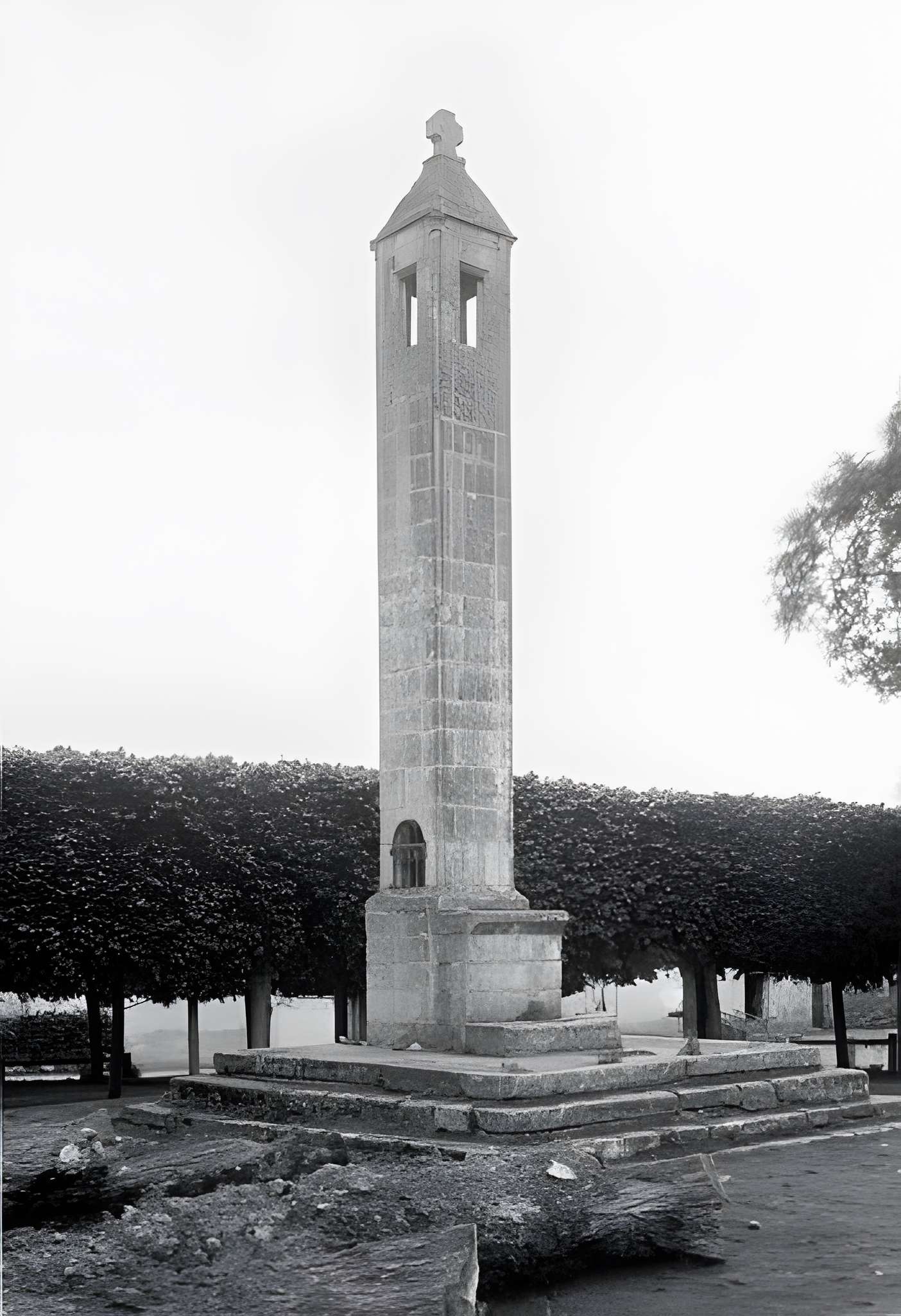 Lanterne des morts d'Antigny