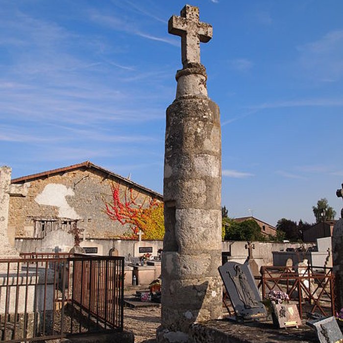 Photo de Lanterne des morts de Brigueuil