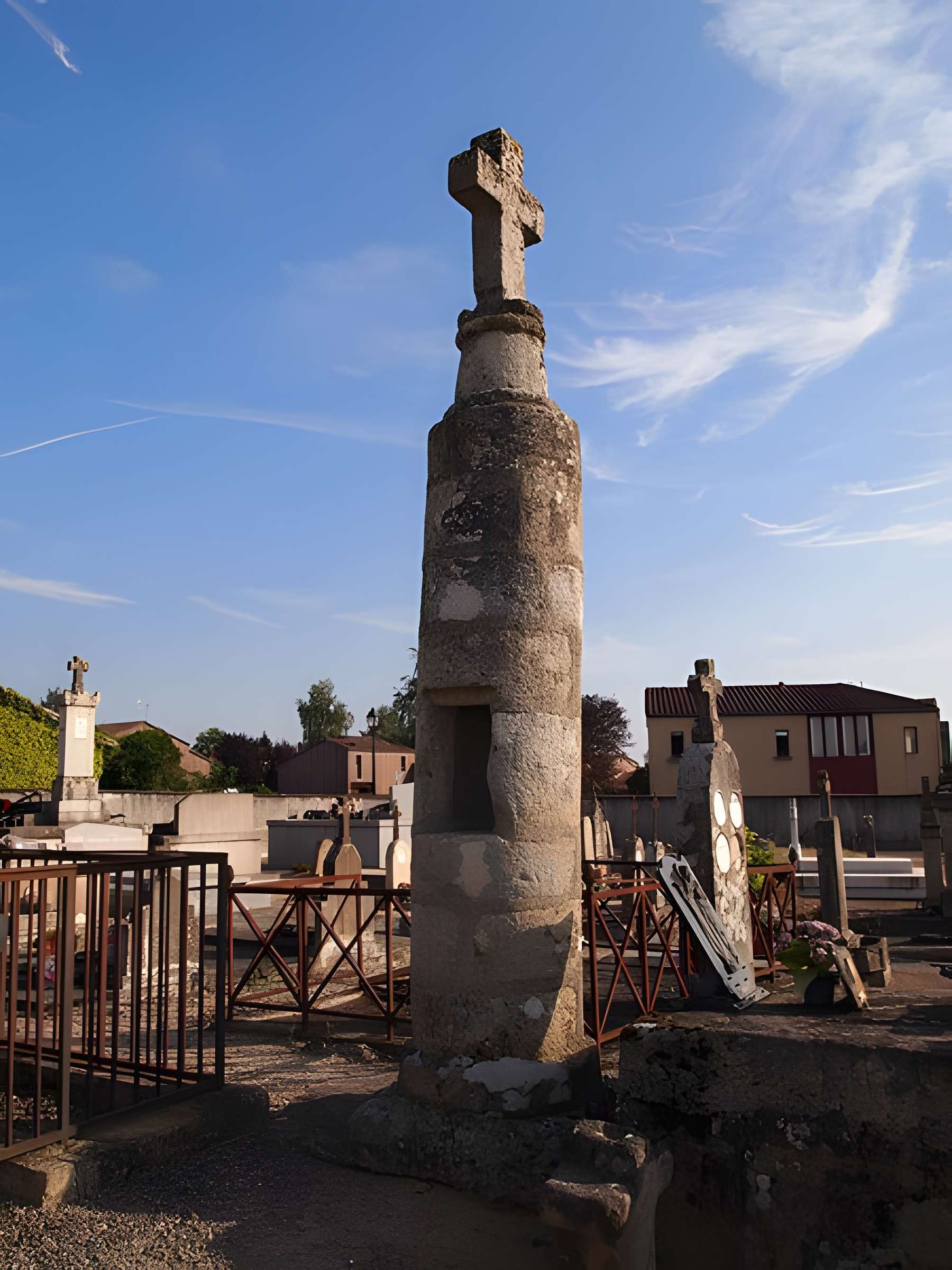 Lanterne des morts de Brigueuil 