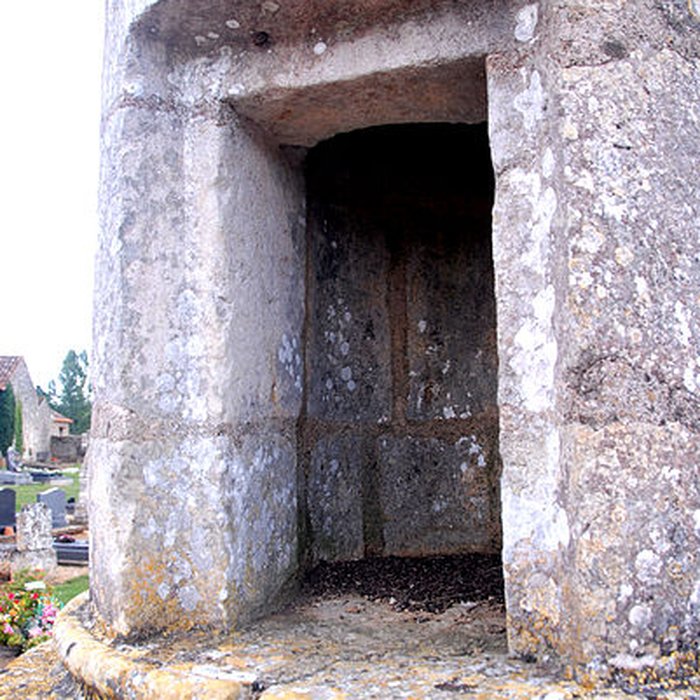 Photo de Lanterne des morts de Château-Larcher