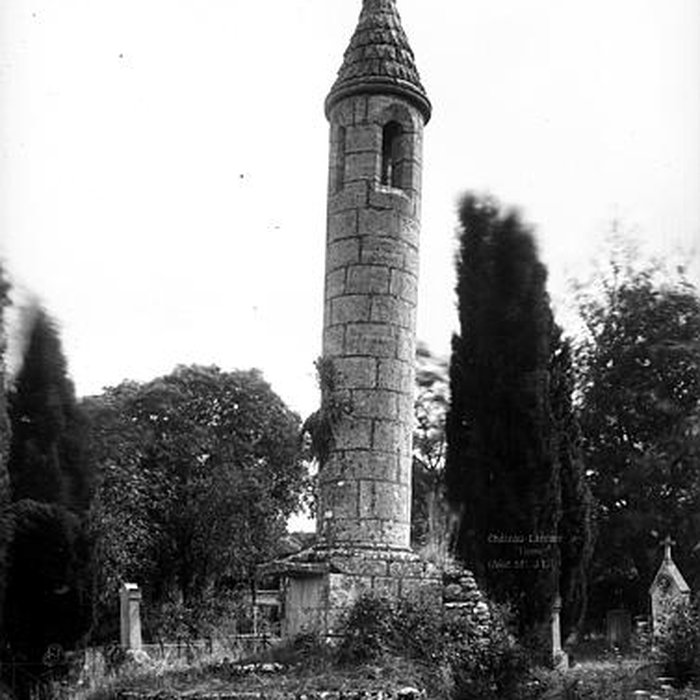 Photo de Lanterne des morts de Château-Larcher