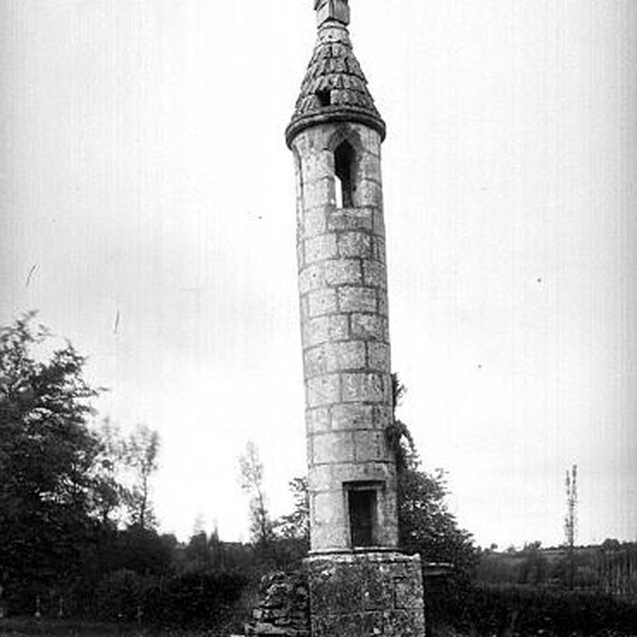Photo de Lanterne des morts de Château-Larcher