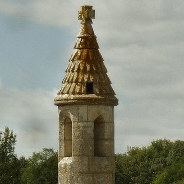 Lanterne des morts de Château-Larcher