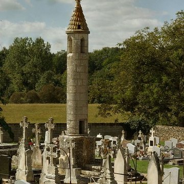 Lanterne des morts de Château-Larcher