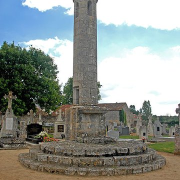 Lanterne des morts de Château-Larcher