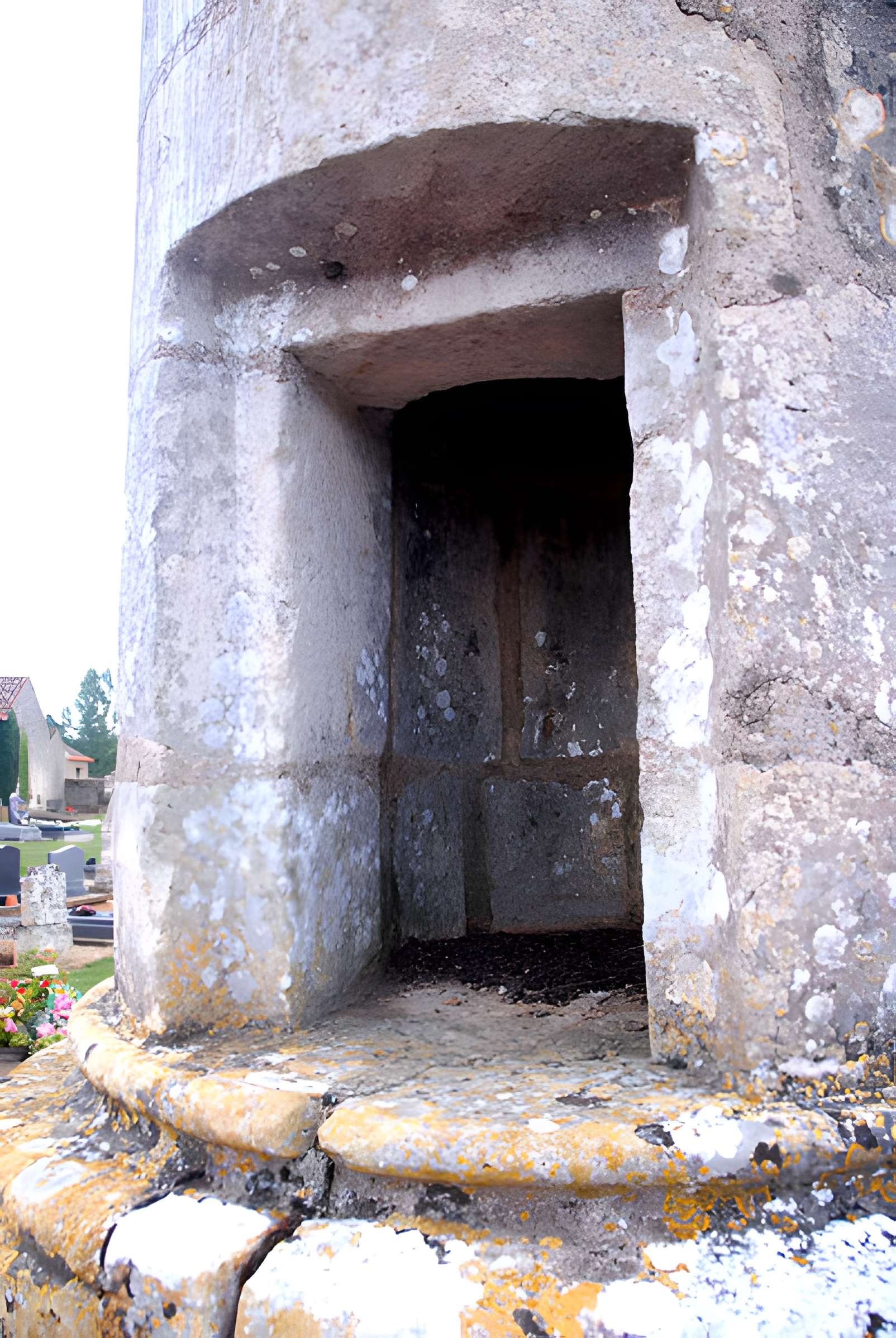 Lanterne des morts de Château-Larcher