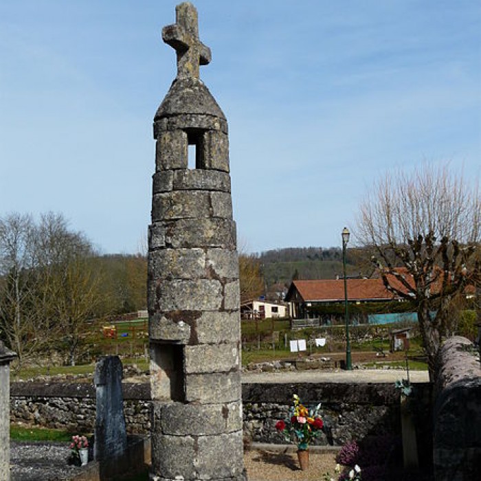 Photo de Lanterne des Morts de Cherveix-Cubas