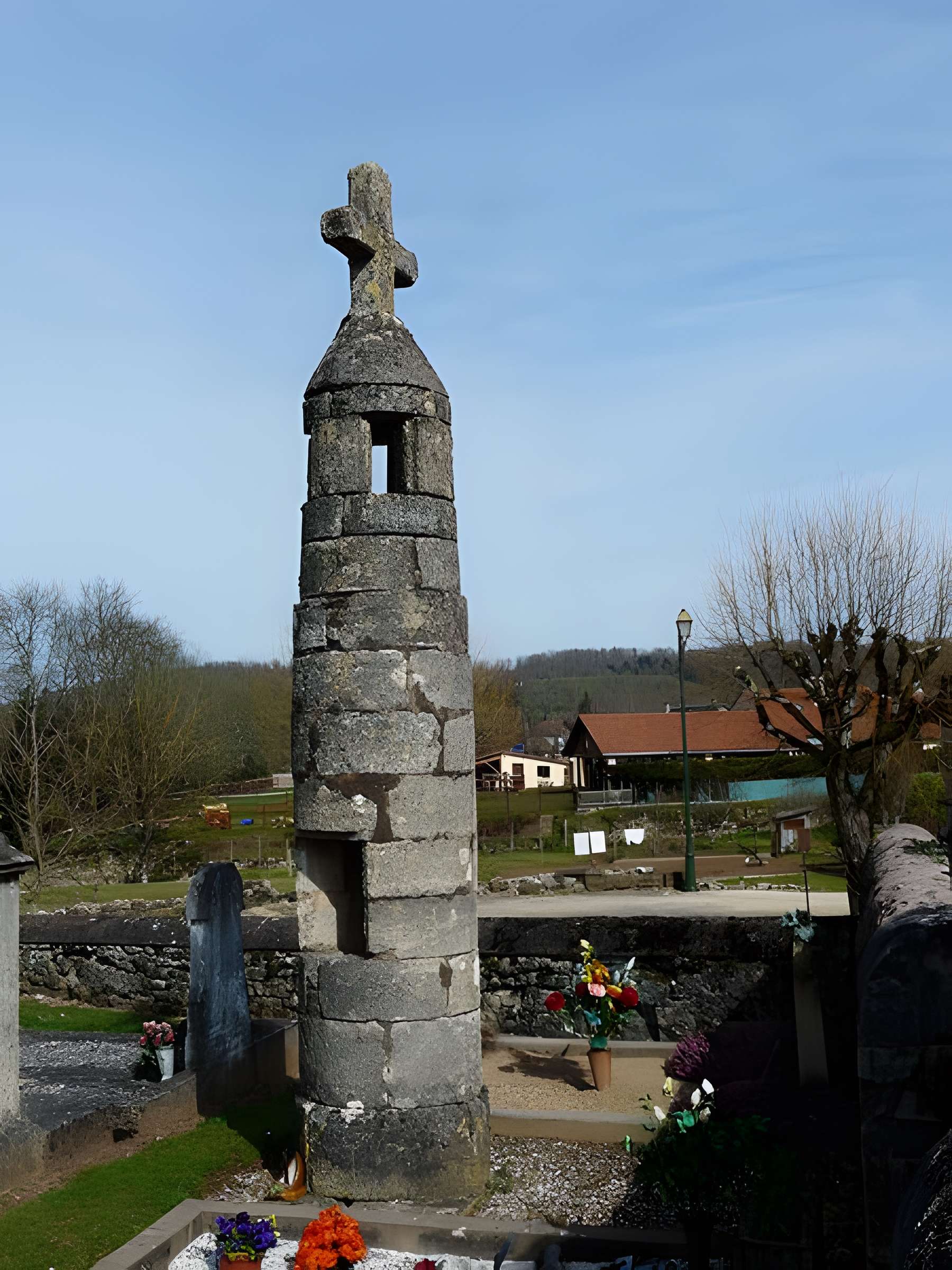 Lanterne des Morts de Cherveix-Cubas 