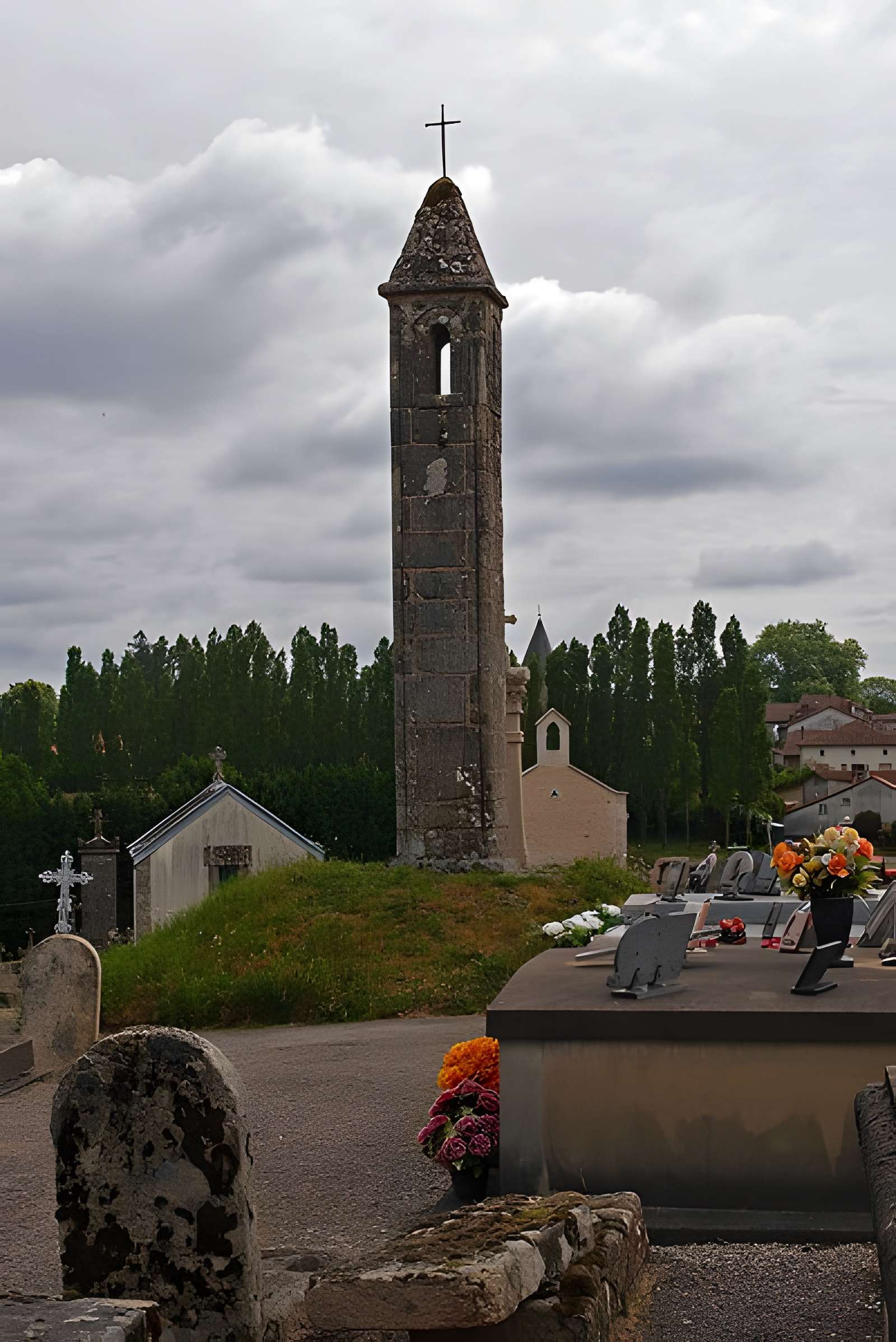 Lanterne des morts de Cognac-la-Forêt 