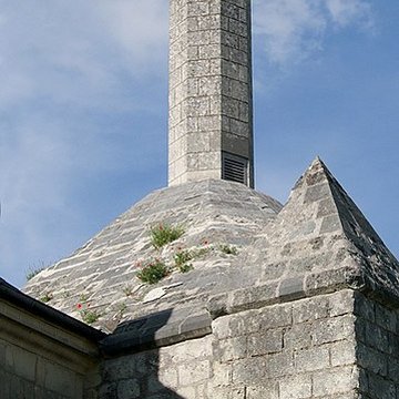 Lanterne des morts de Fontevraud-lAbbaye