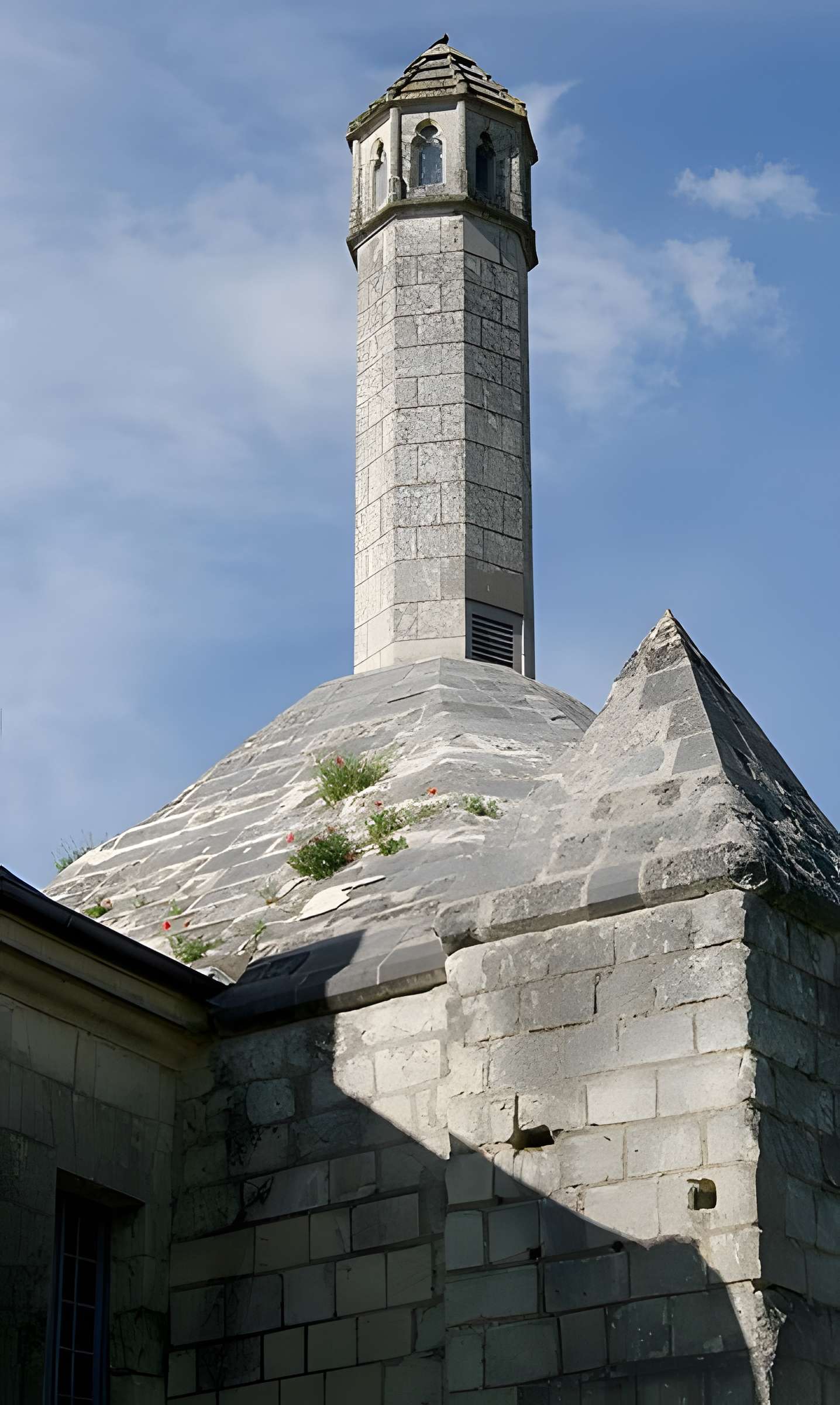 Lanterne des morts de Fontevraud-l'Abbaye
