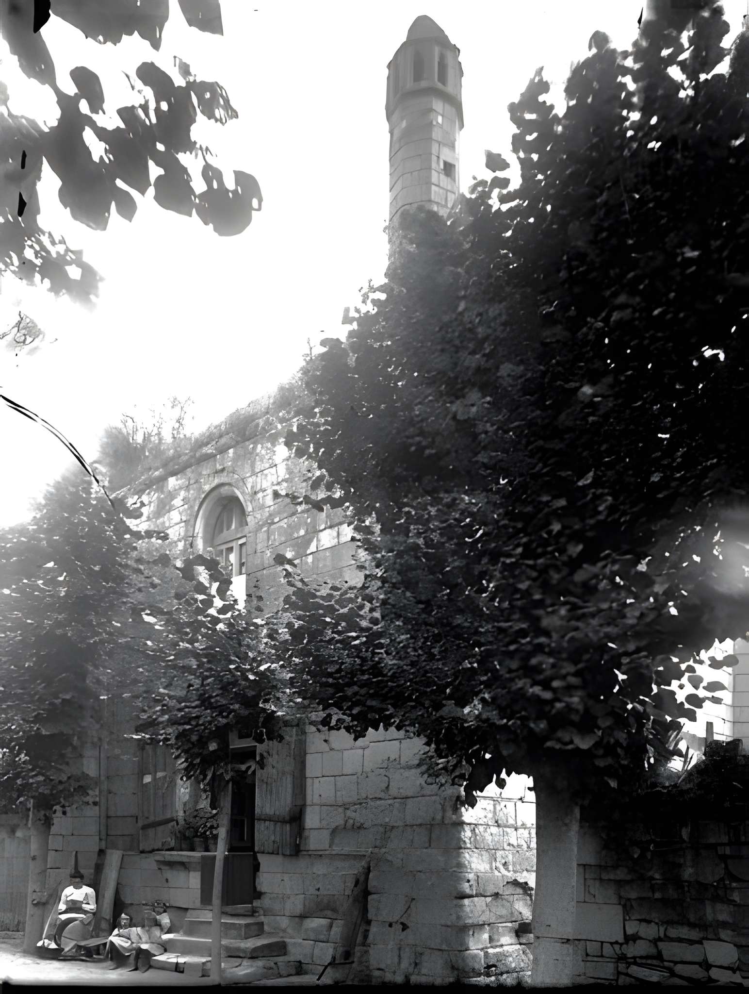 Lanterne des morts de Fontevraud-l'Abbaye