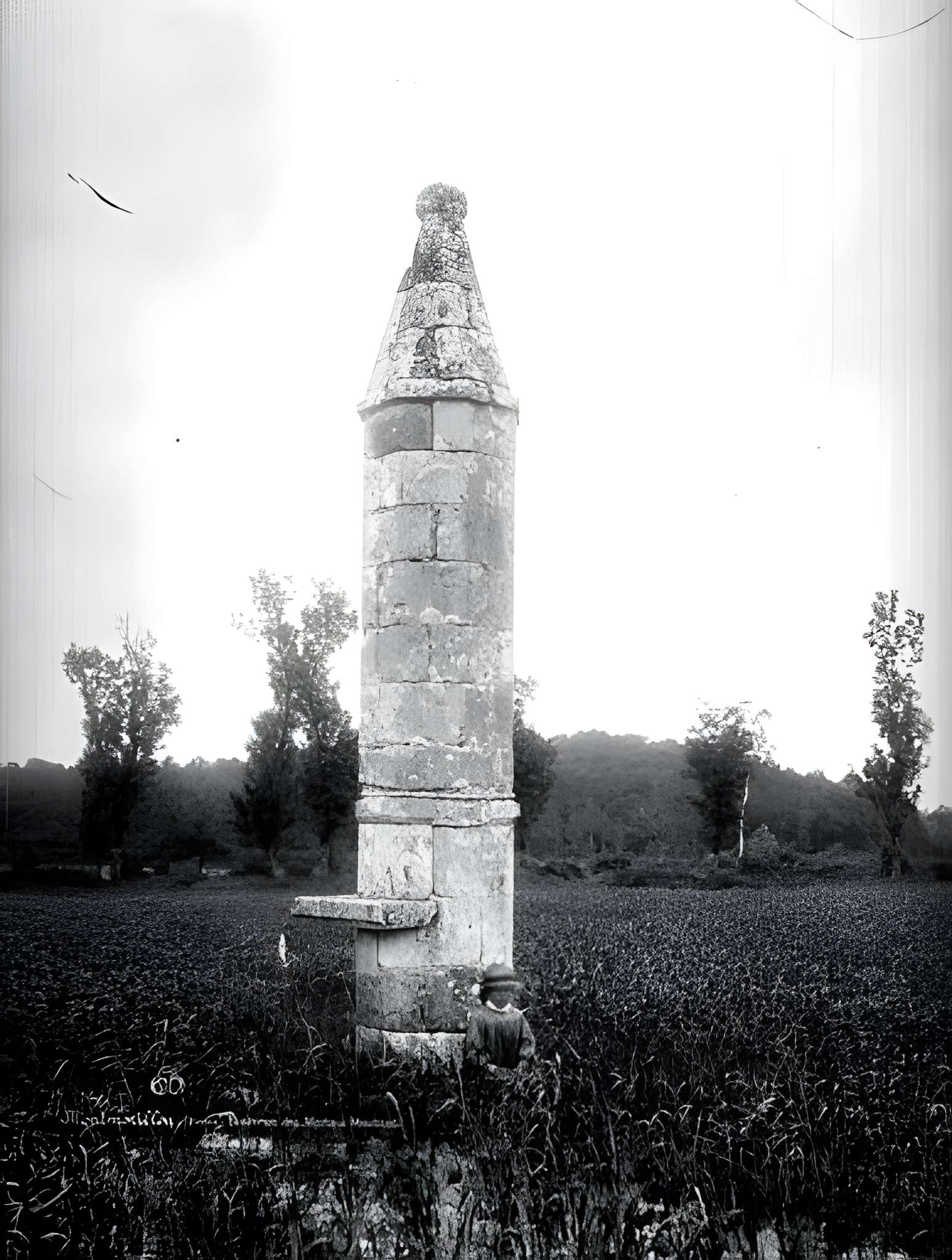 Lanterne des morts de Moussac