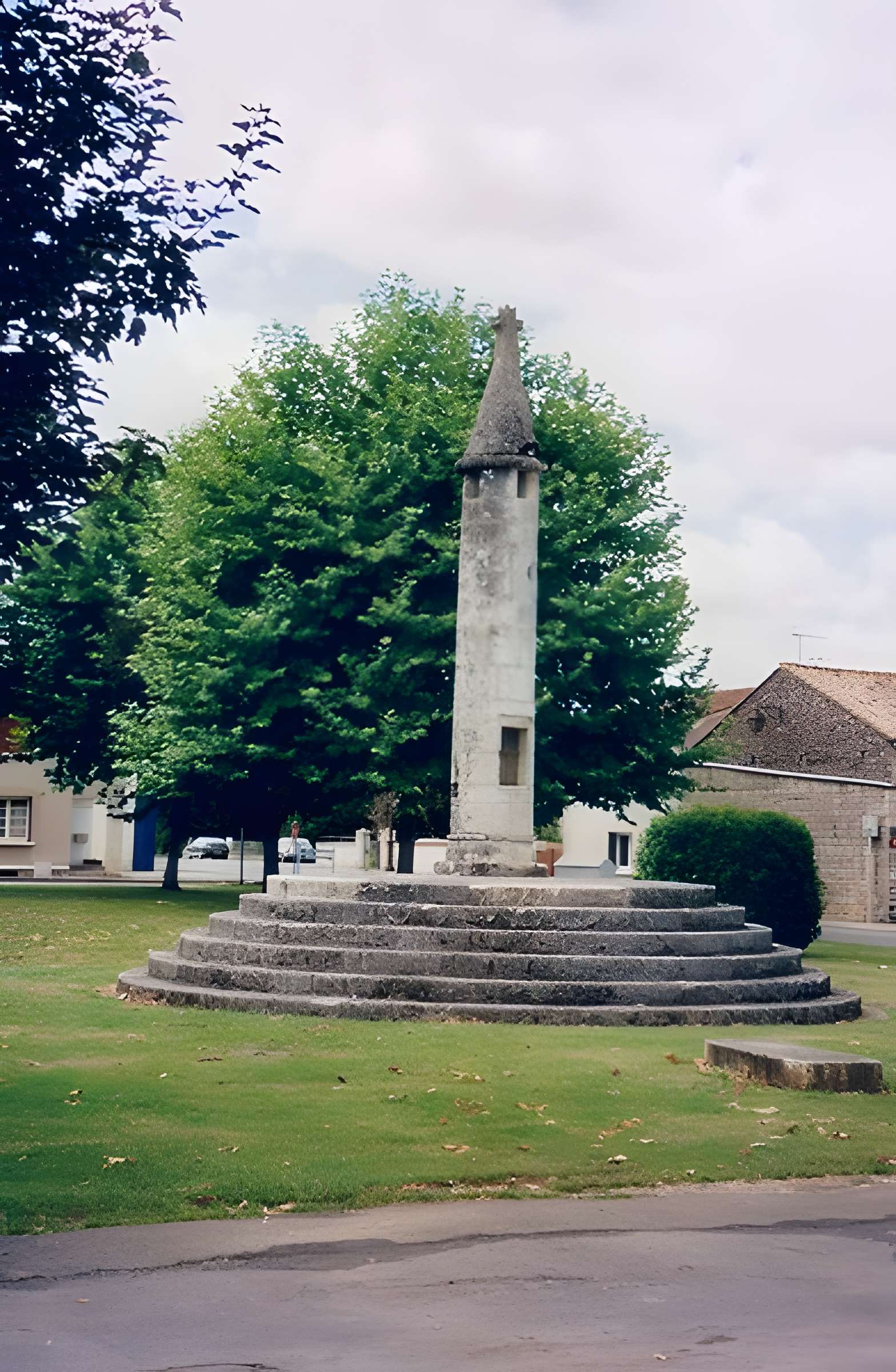 Lanterne des morts de Pranzac