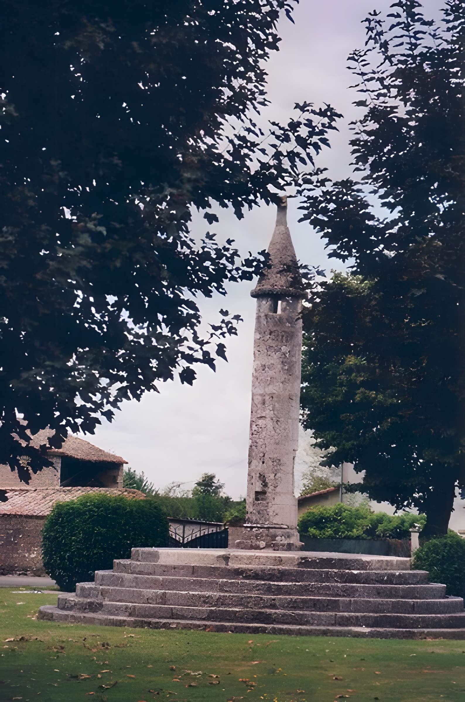 Lanterne des morts de Pranzac