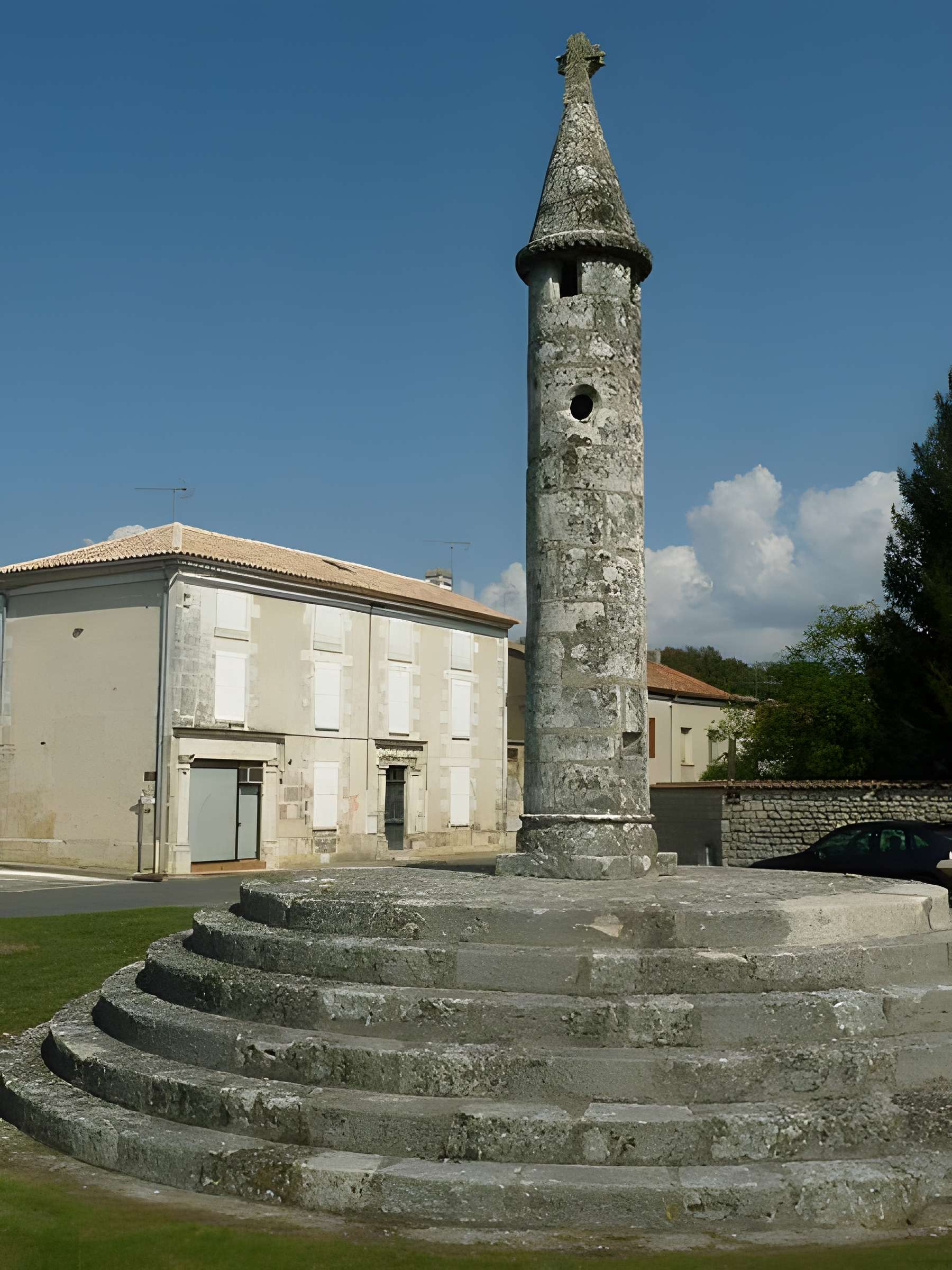 Lanterne des morts de Pranzac