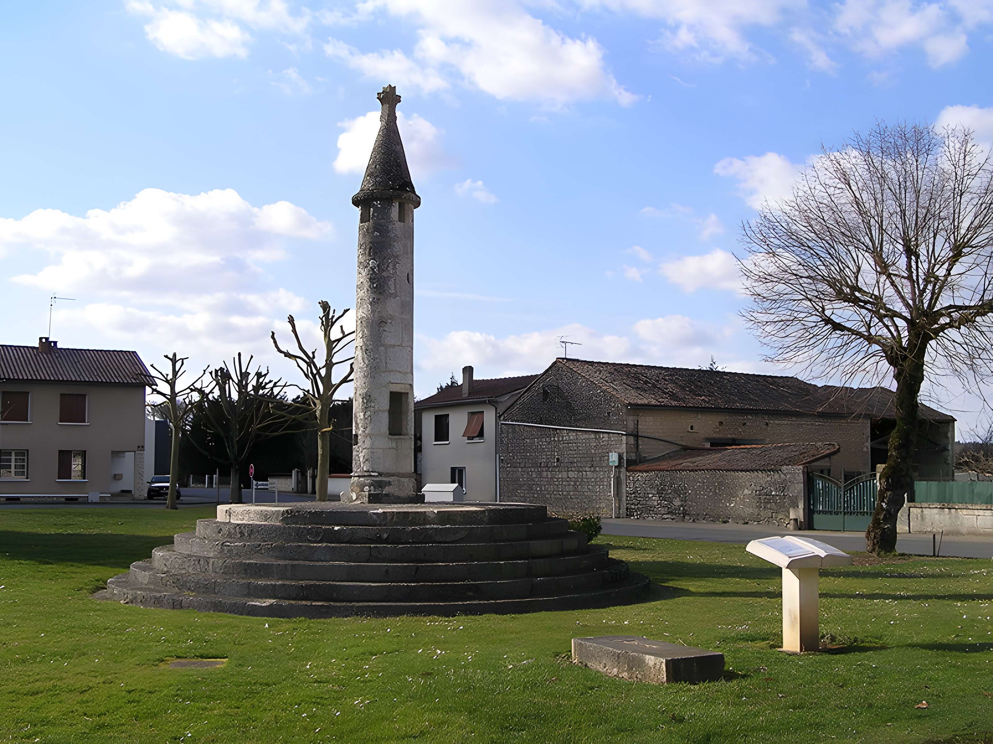 Lanterne des morts de Pranzac