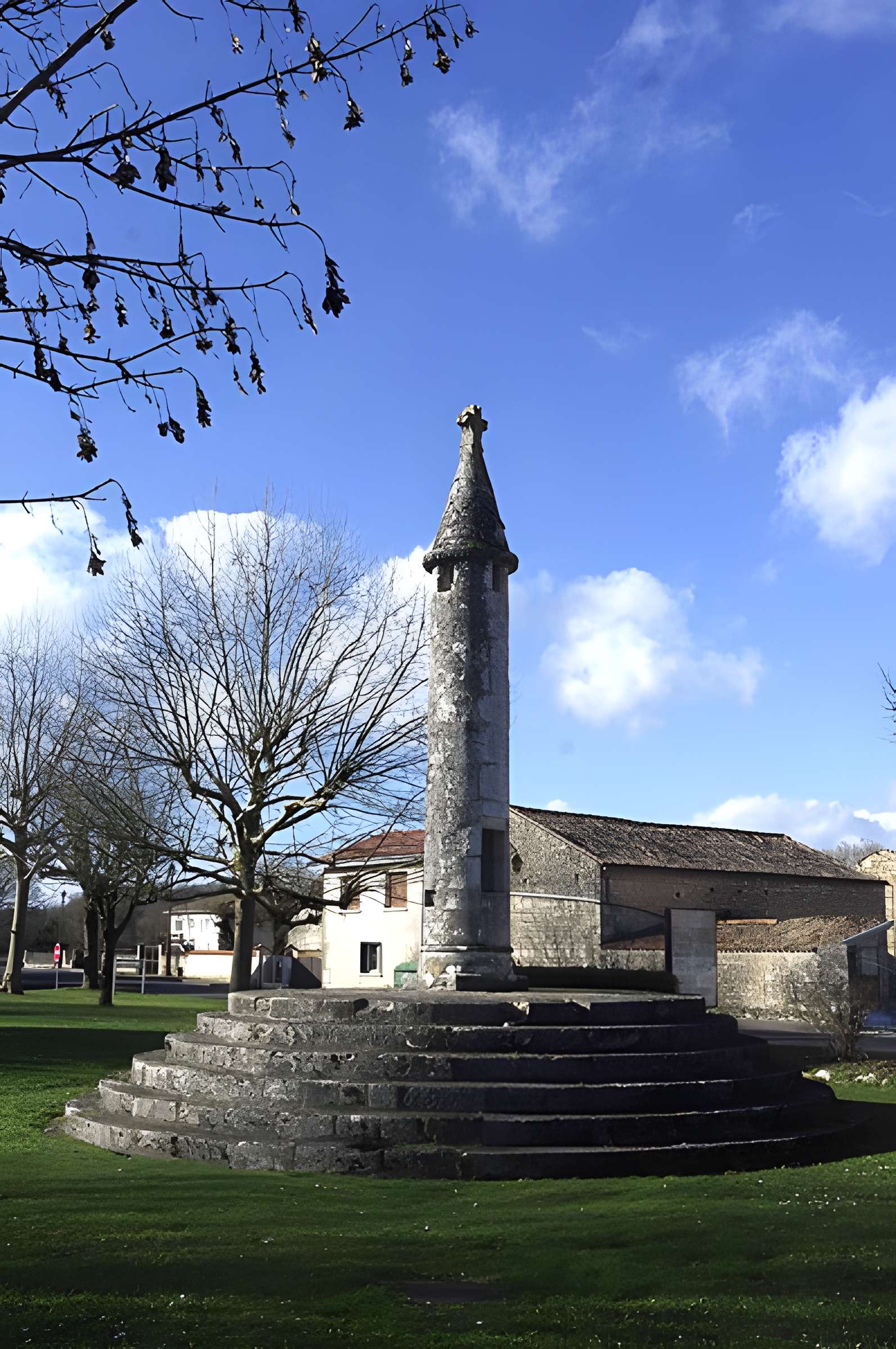 Lanterne des morts de Pranzac