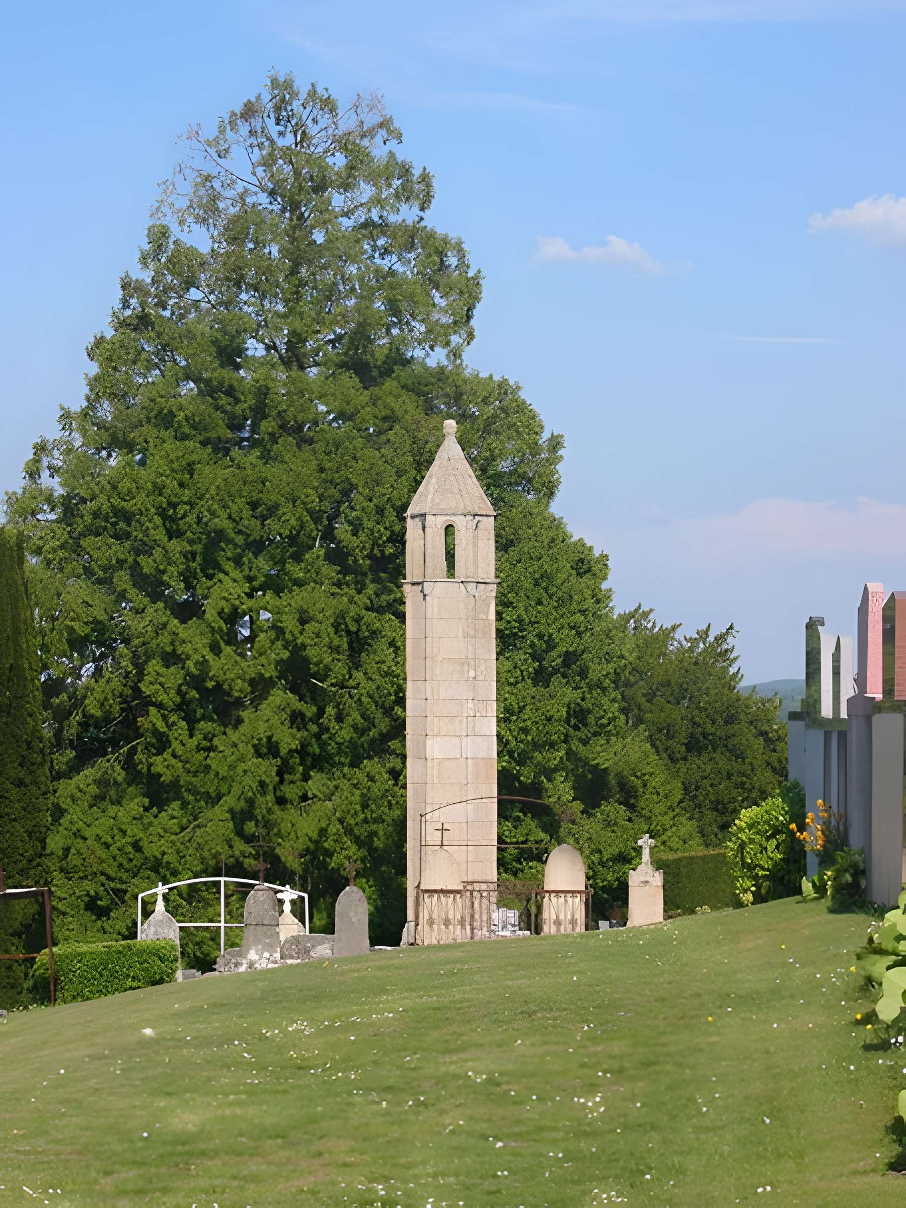 Lanterne des morts de Saint-Agnant-de-Versillat