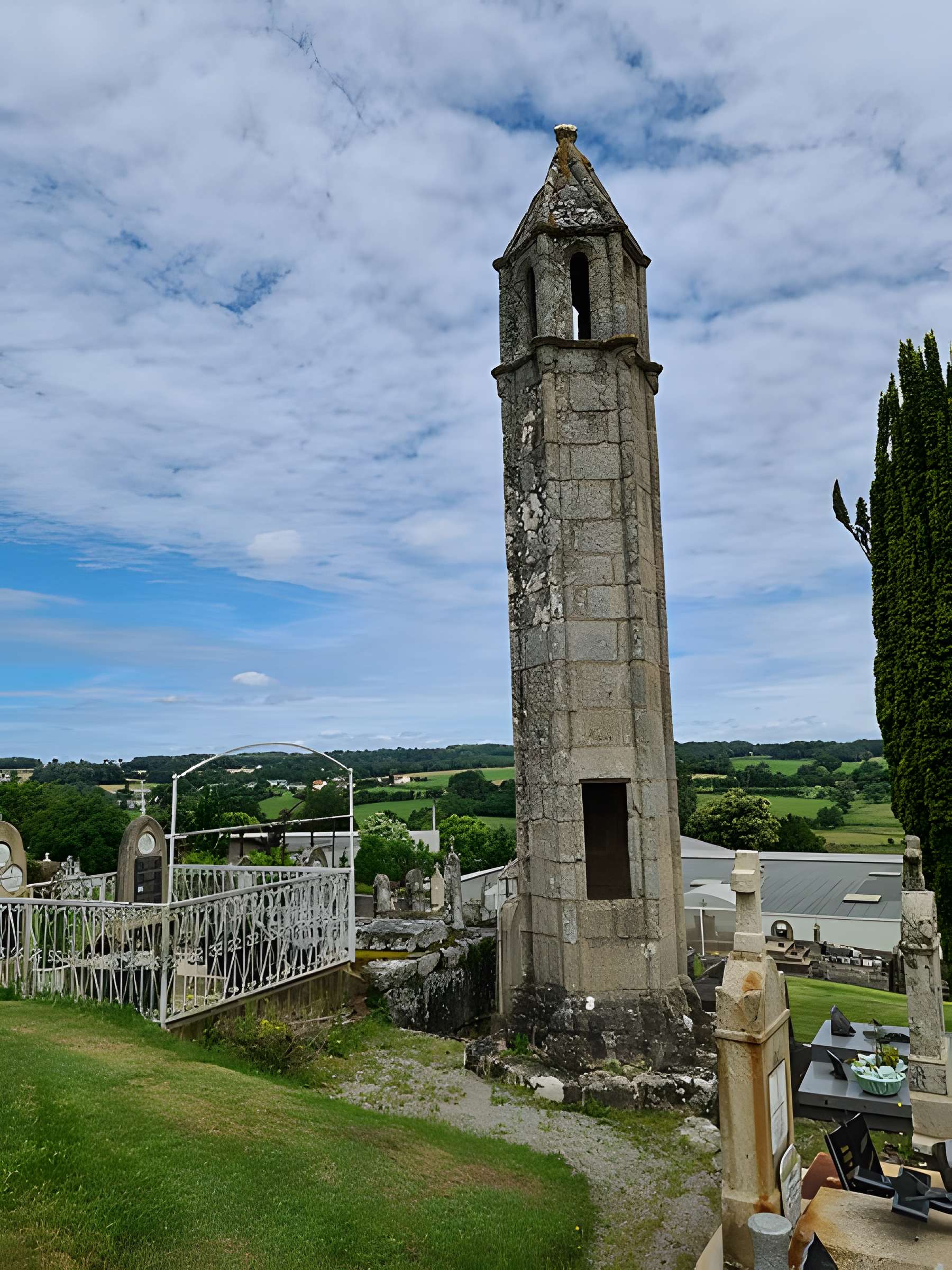 Lanterne des morts de Saint-Agnant-de-Versillat