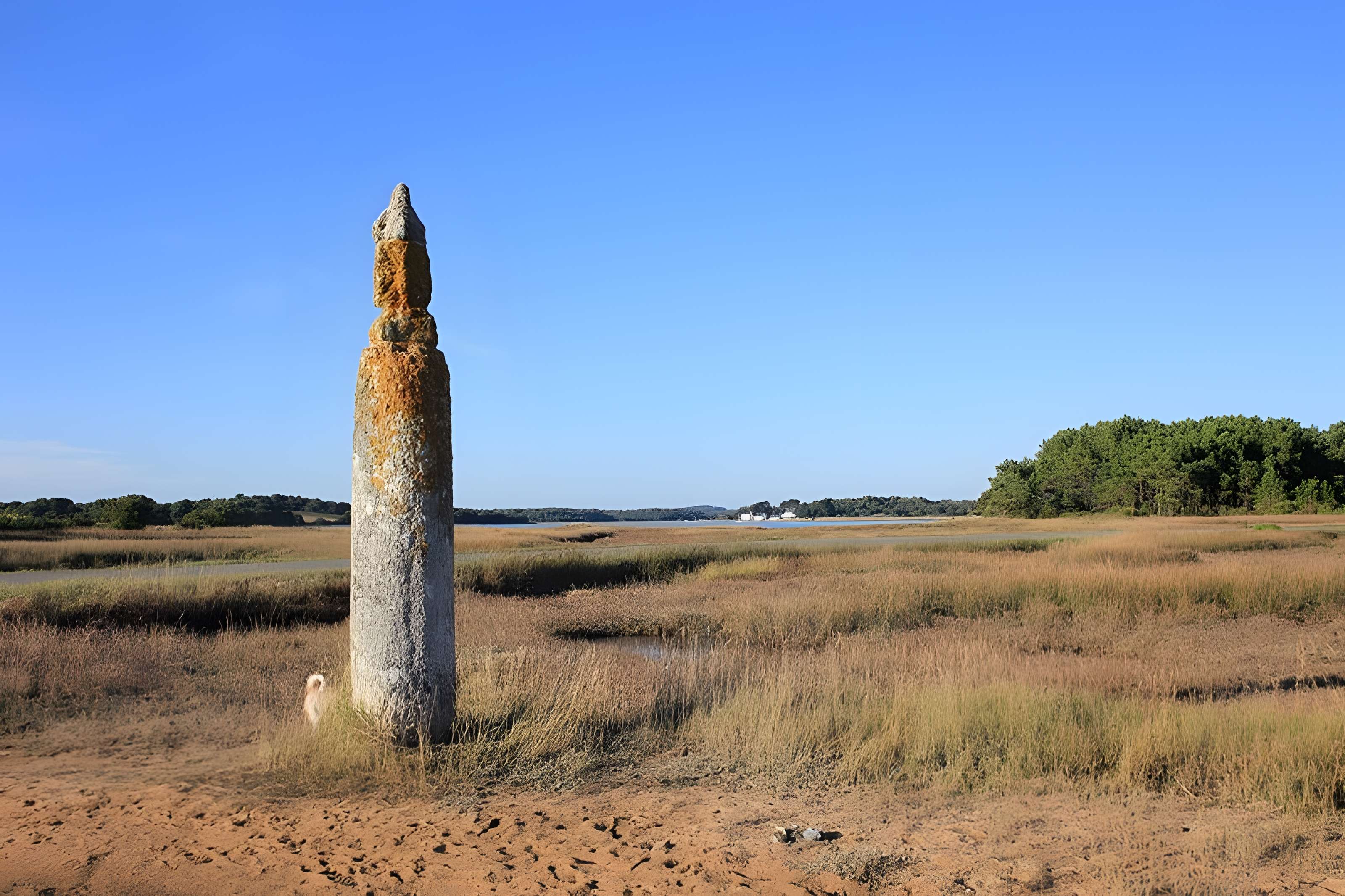 Lech de Men-er-Menah à Locoal-Mendon 
