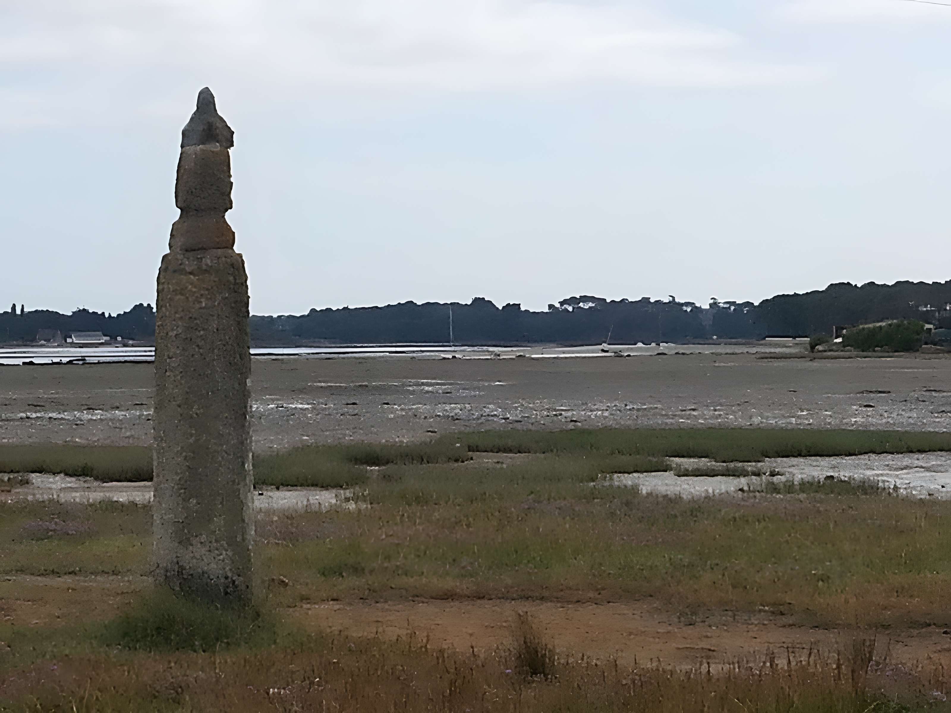 Lech de Men-er-Menah à Locoal-Mendon