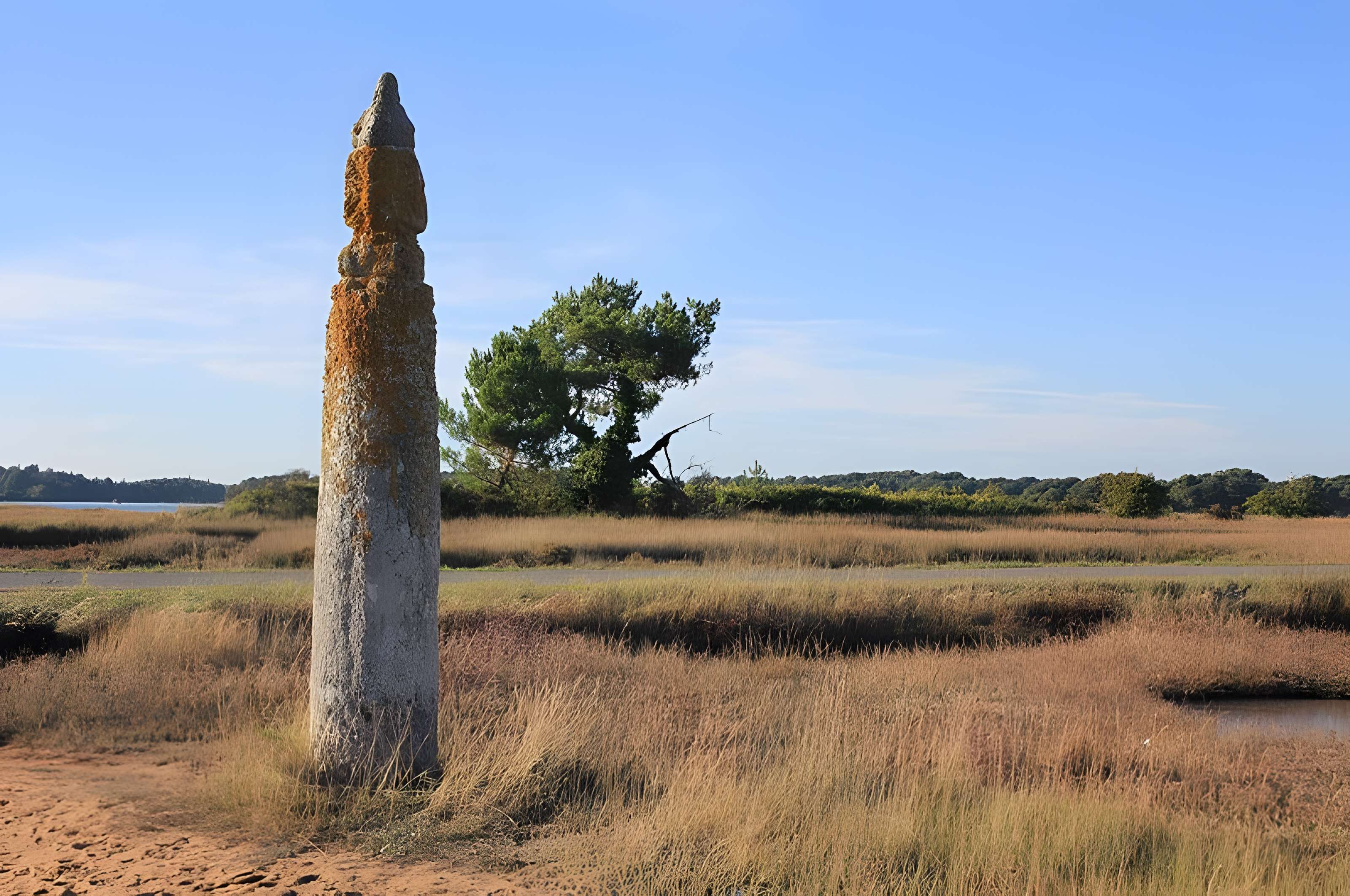 Lech de Men-er-Menah à Locoal-Mendon