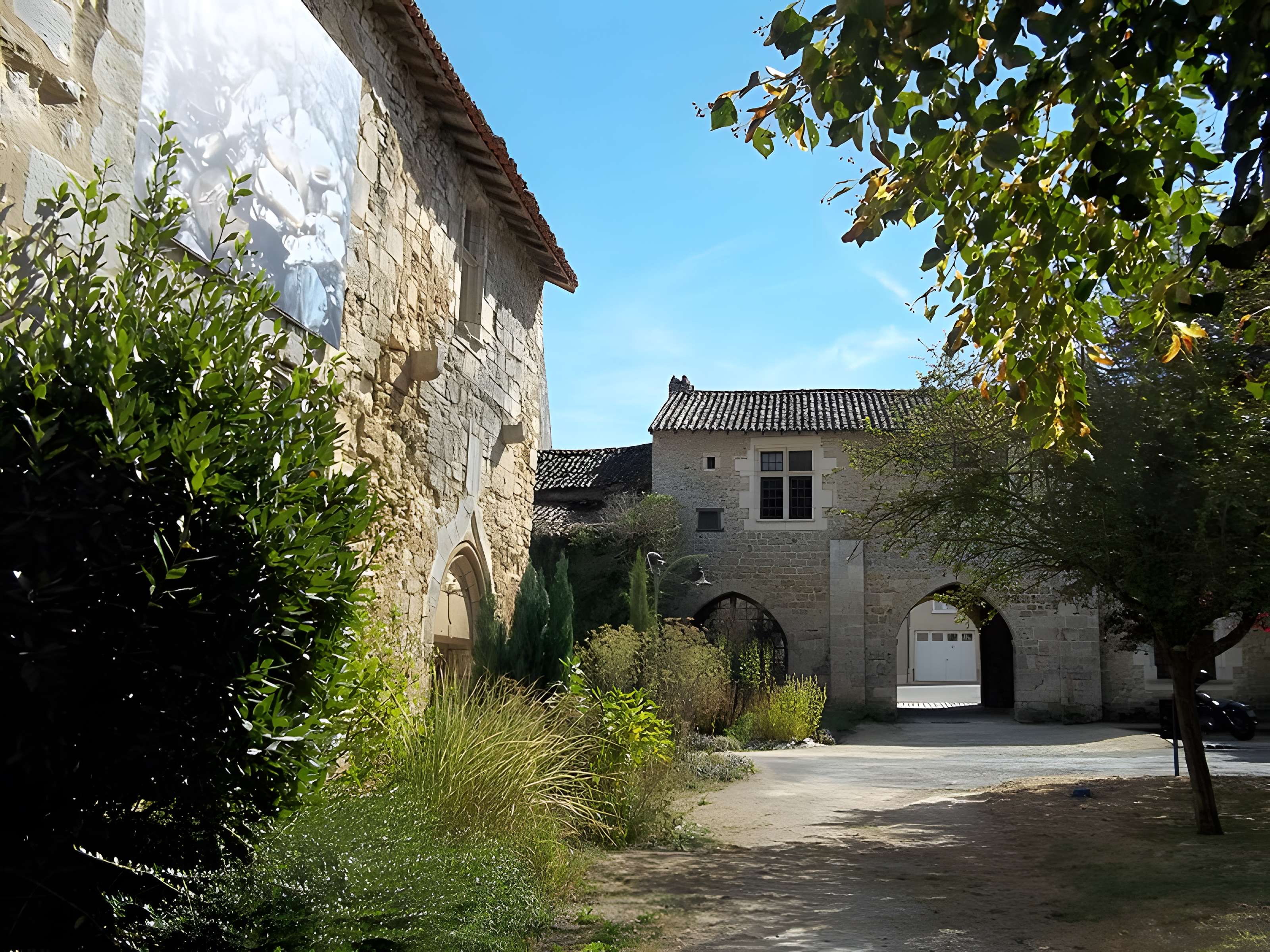 Logis abbatial de Fontaine-le-Comte
