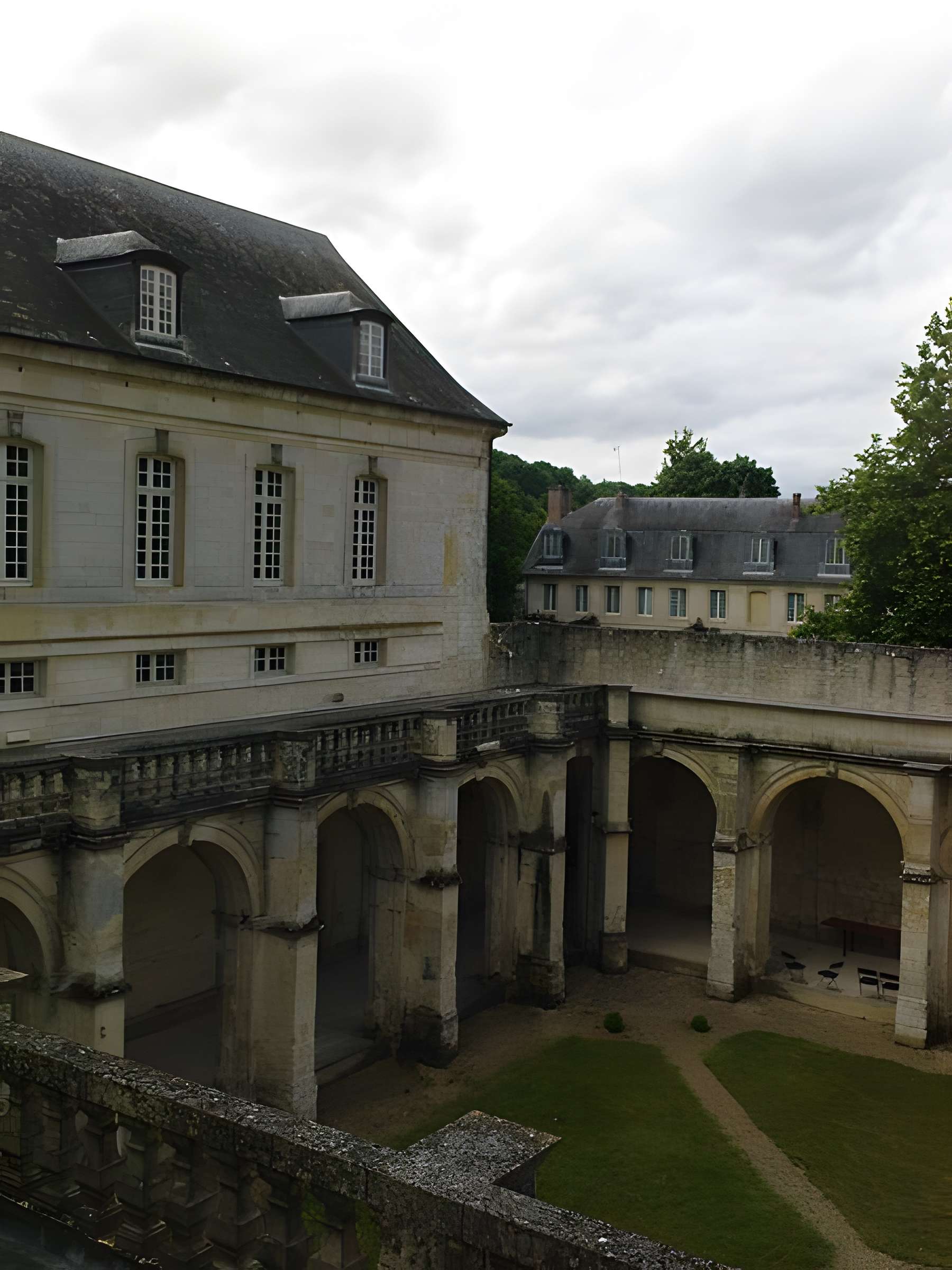 Logis abbatial du Bec-Hellouin 