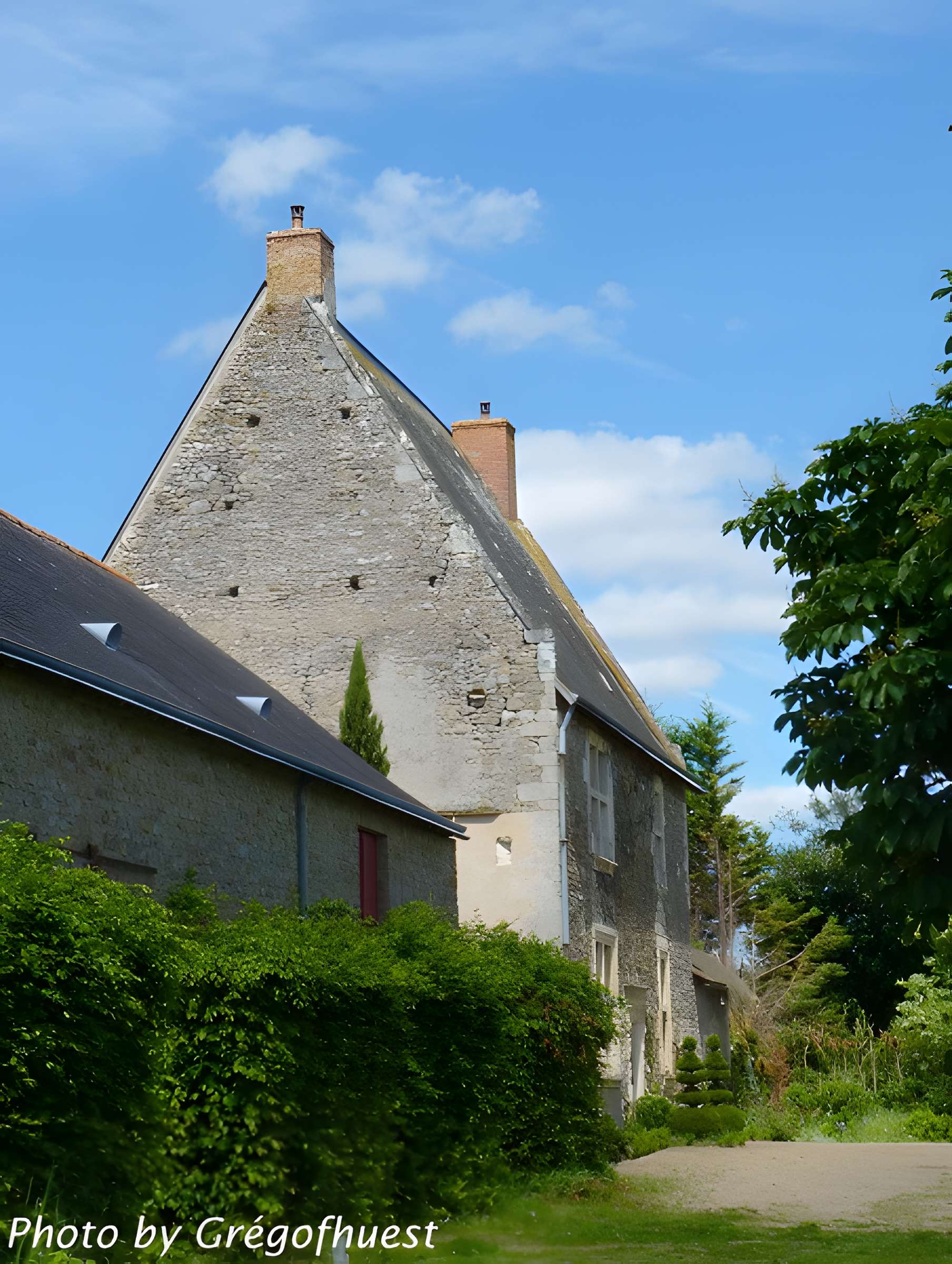 Logis de Biard et sa grange à Chevillé 