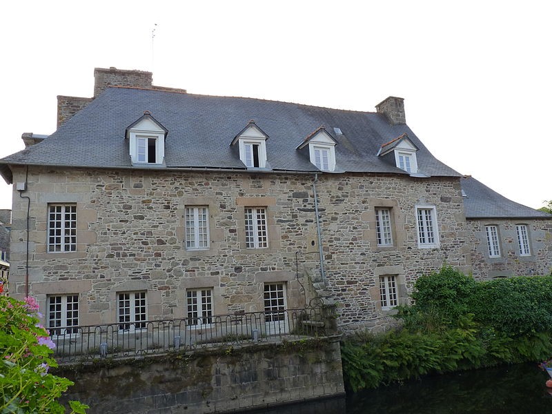 Photo de Maison à balcon près du Trieux à Pontrieux