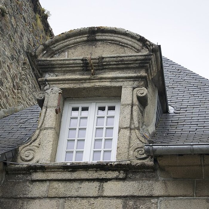 Photo de Maison à balcon près du Trieux à Pontrieux