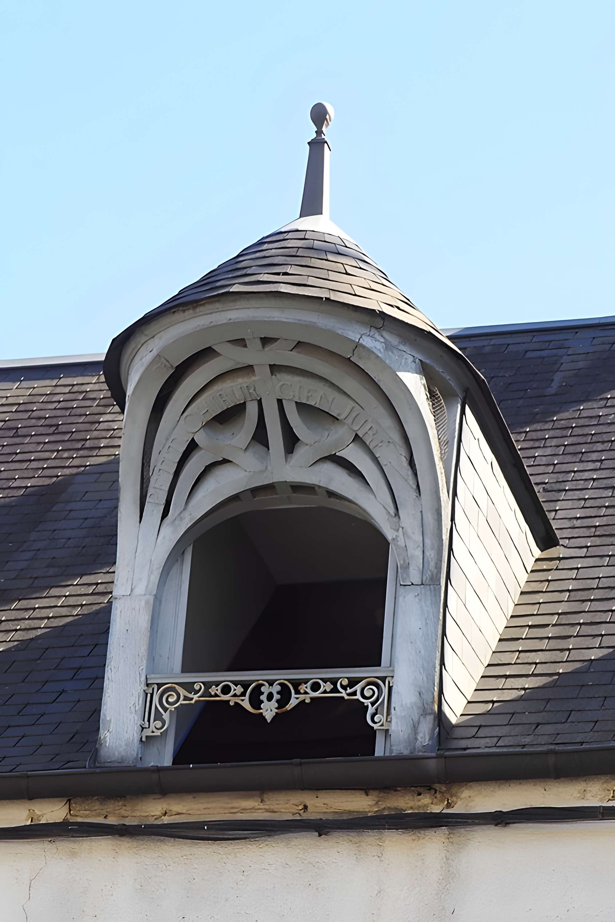 Maison à lucarne de type compagnonnique